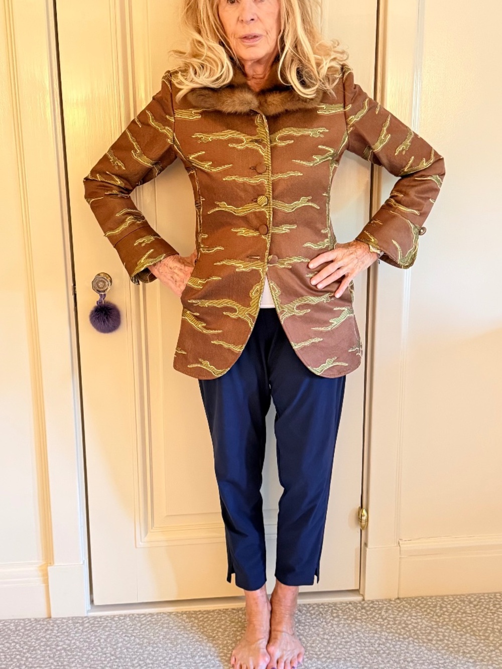 BROCADE QUADRILLE BROWN JACKET WITH BEAUTIFUL MINK COLLAR. SIZE 10